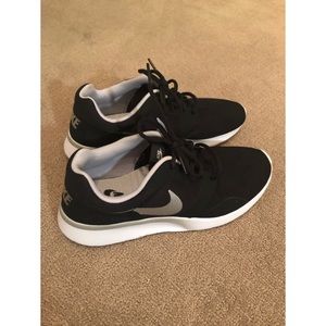 FLASH SALE! Nike Kaishi Running Shoe - Women’s EUC
